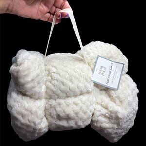 SOFT POPCORN BLANKET 50 X 60 NWT